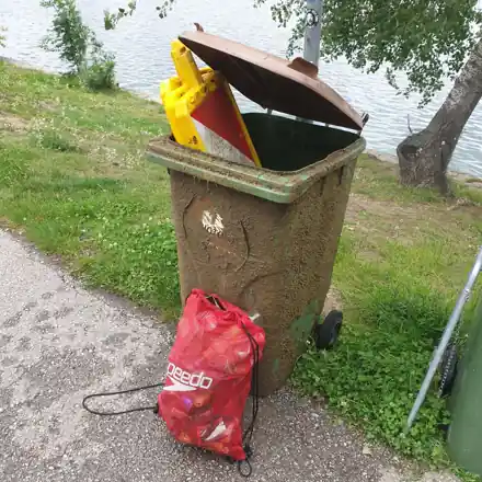 Mülltonne & Warnschild